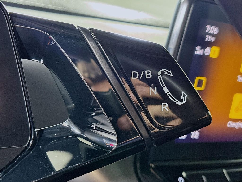 2022 Volkswagen ID.4 Pro photo 18