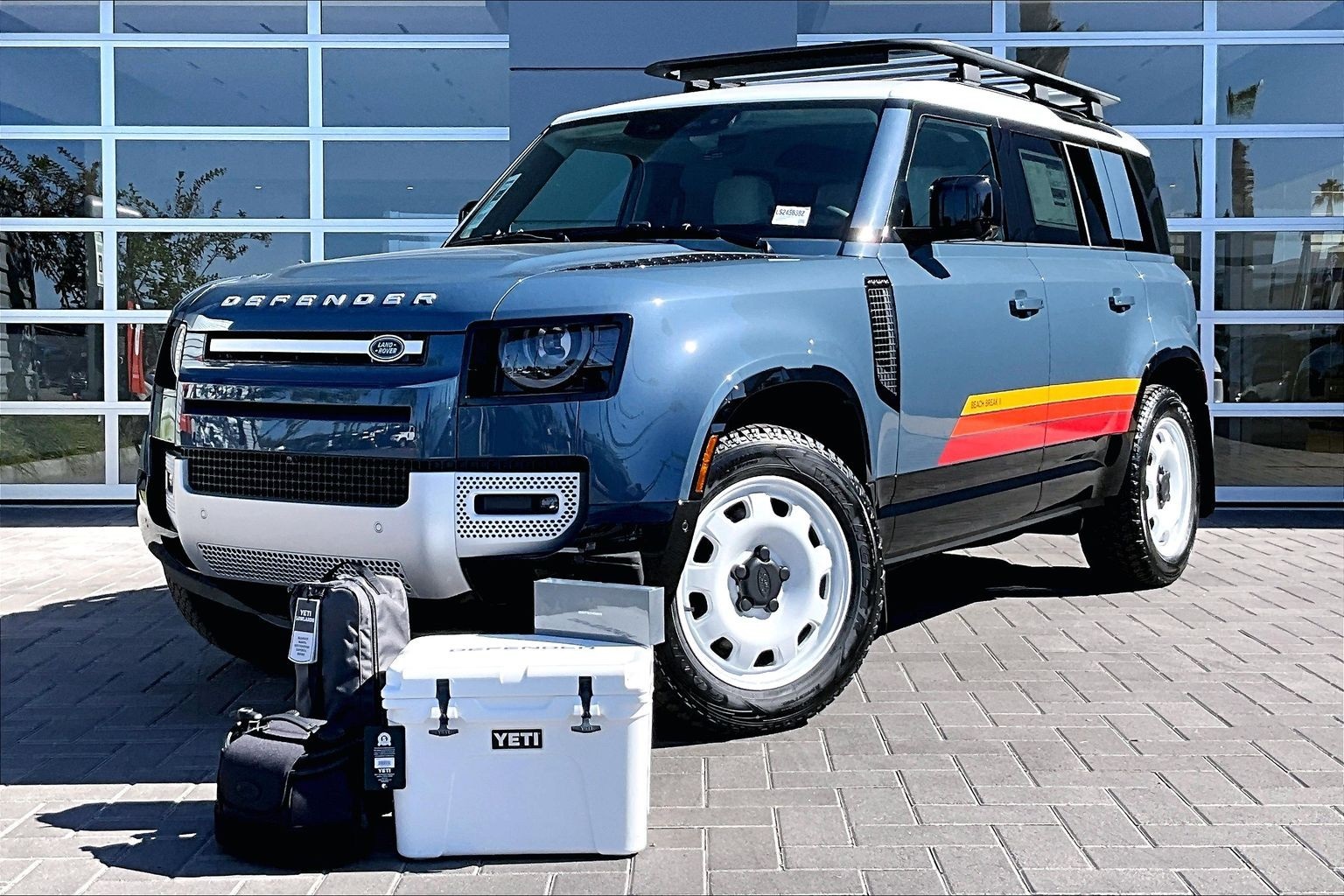 2025 Land Rover Defender S's photo