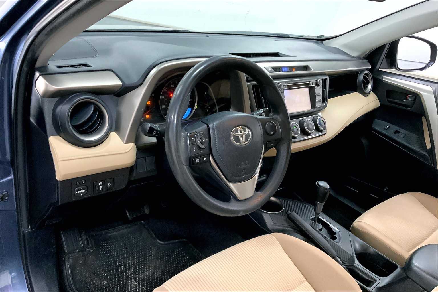 2013 Toyota RAV4 LE photo 13