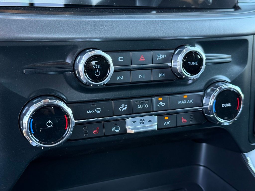 2025 Ford F-150 XLT photo 11