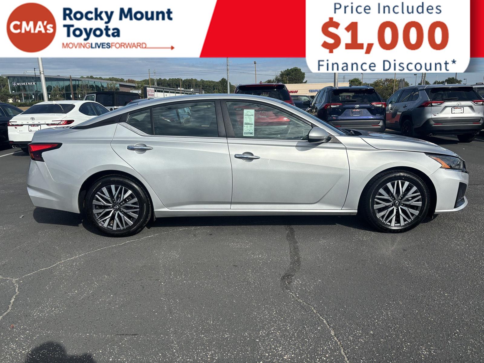 2023 Nissan Altima 2.5 SV photo 8