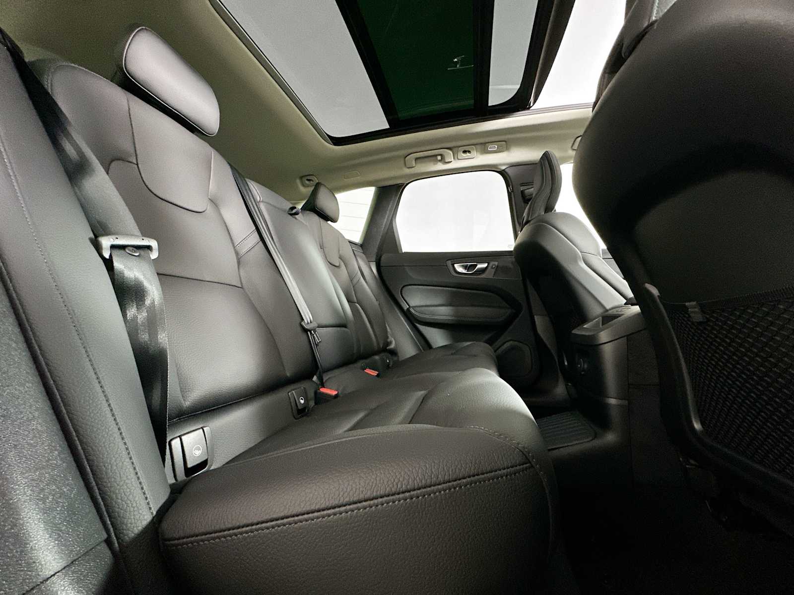 2025 Volvo XC60 T8 Plus photo 23