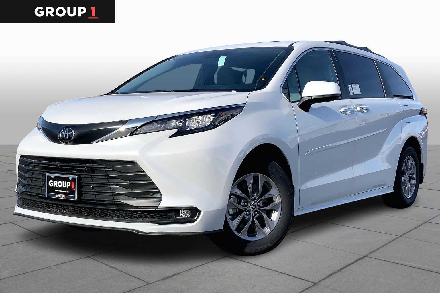 2026 Toyota Sienna XLE's photo