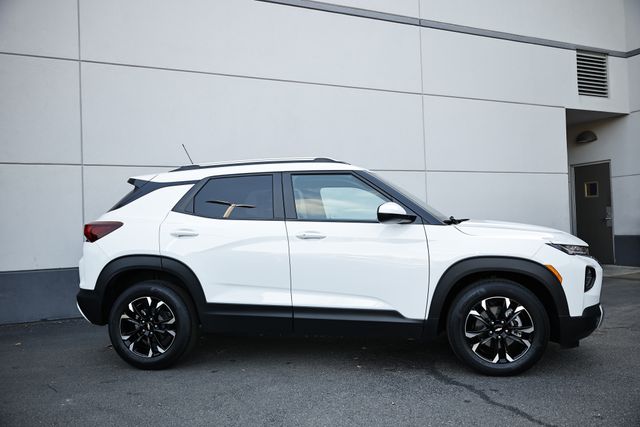 2023 Chevrolet Trailblazer LT photo 3