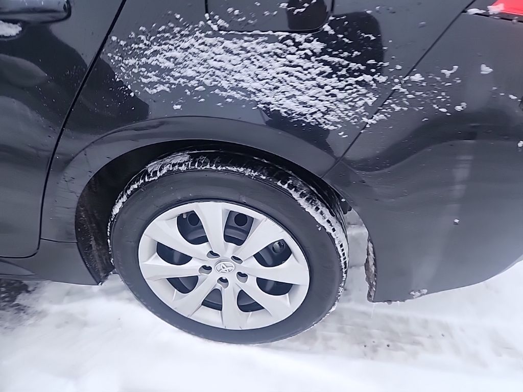 2023 Toyota Corolla LE photo 4