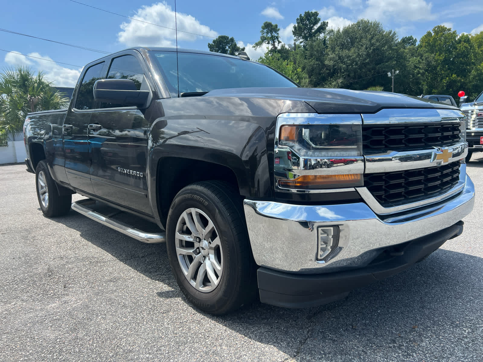 2018 Chevrolet Silverado LT photo 3