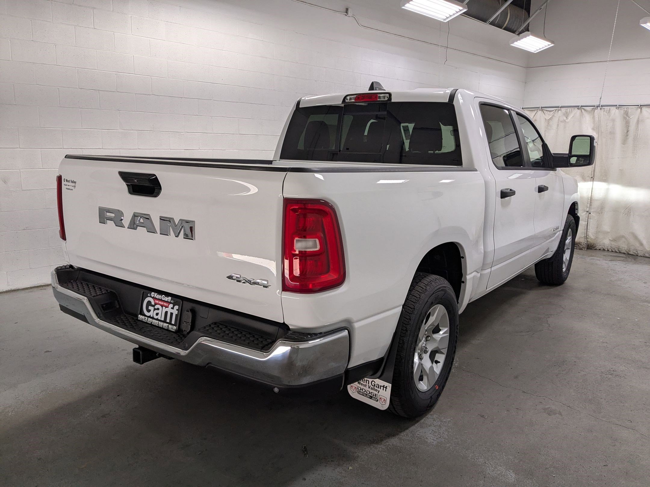 2025 Ram 1500 Tradesman photo 3
