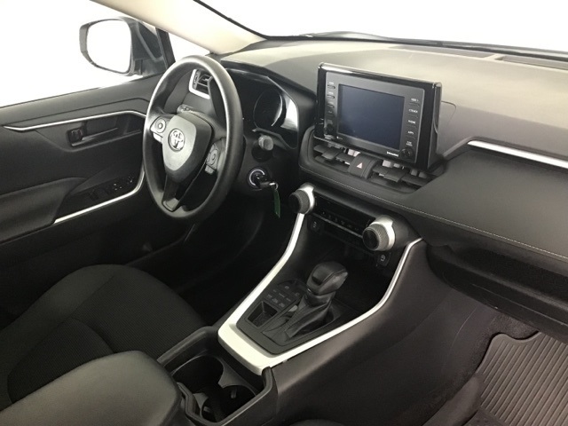 2021 Toyota RAV4 LE photo 20