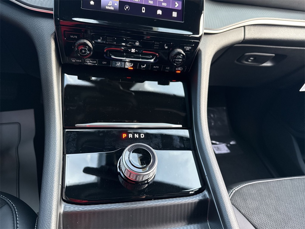 2025 Jeep Grand Cherokee Altitude photo 18