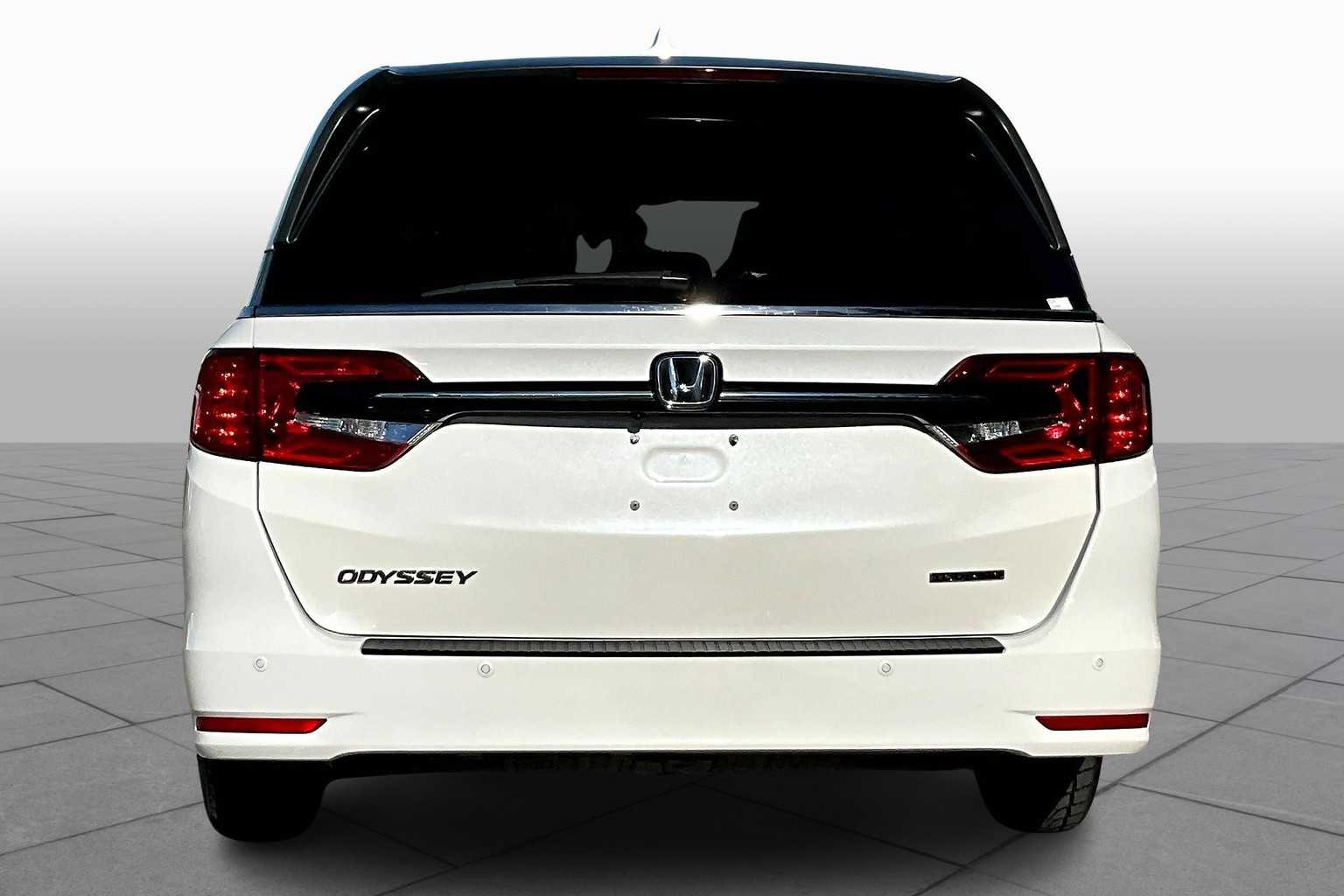 2023 Honda Odyssey Touring photo 4