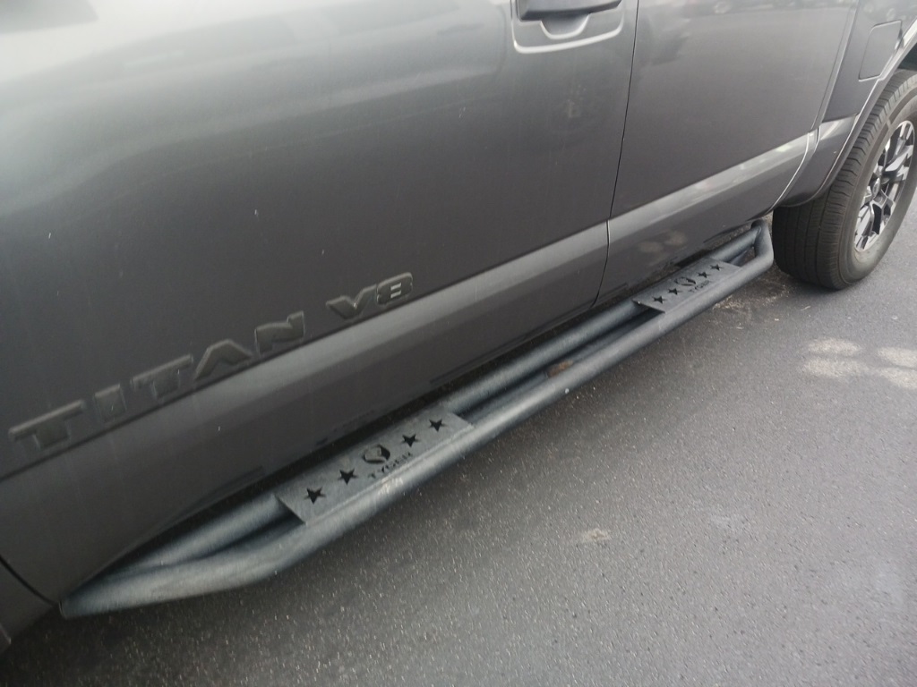 2018 Nissan Titan PRO-4X photo 9