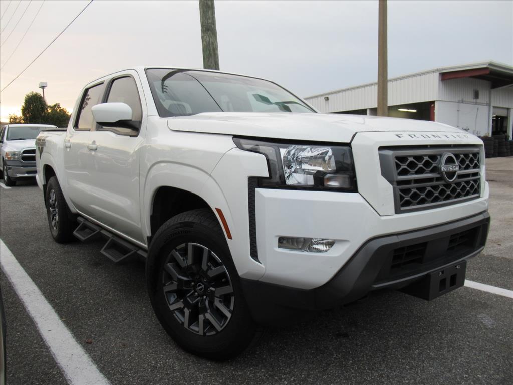 2022 Nissan Frontier SV's photo