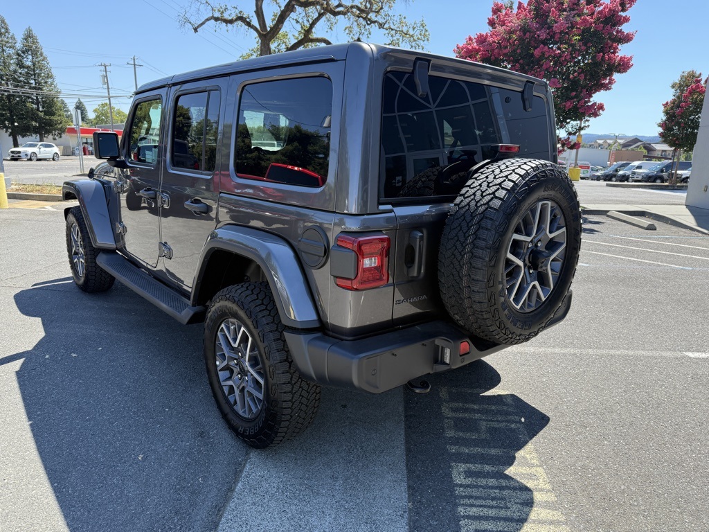 2025 Jeep Wrangler Sahara photo 3