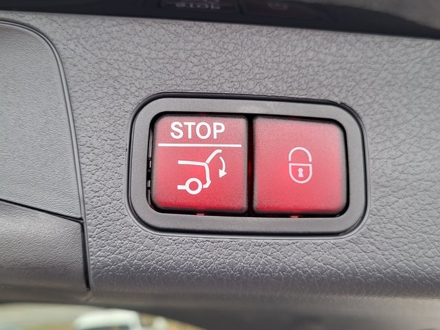 2025 Mercedes Benz GLB 250 photo 3