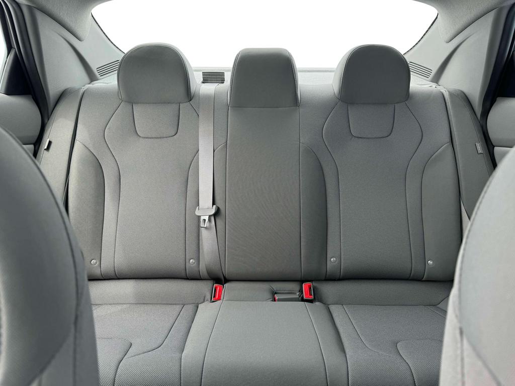 2025 Hyundai Elantra SE photo 16