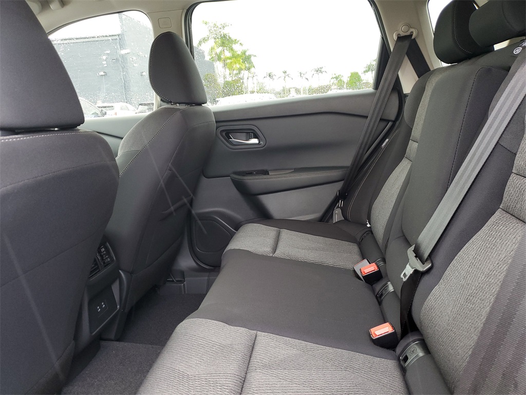 2026 Nissan Rogue SV photo 11