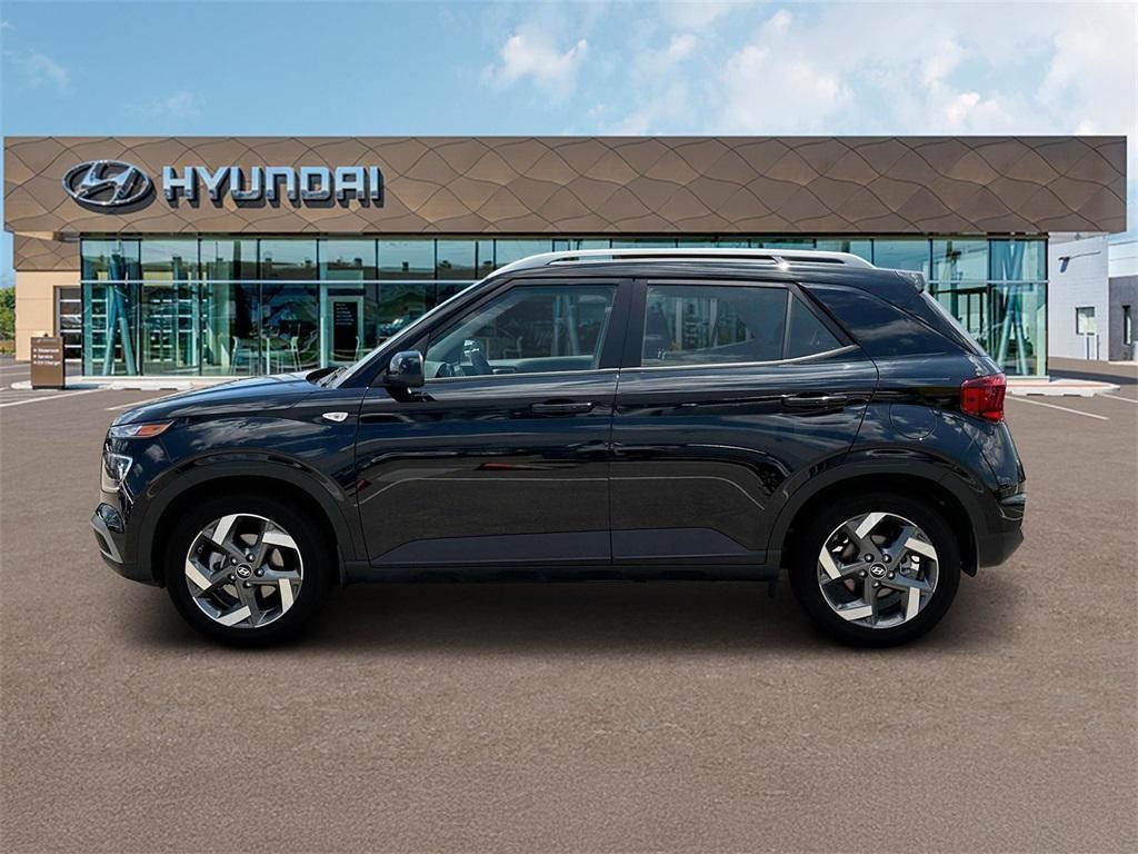 2025 Hyundai Venue SEL photo 3