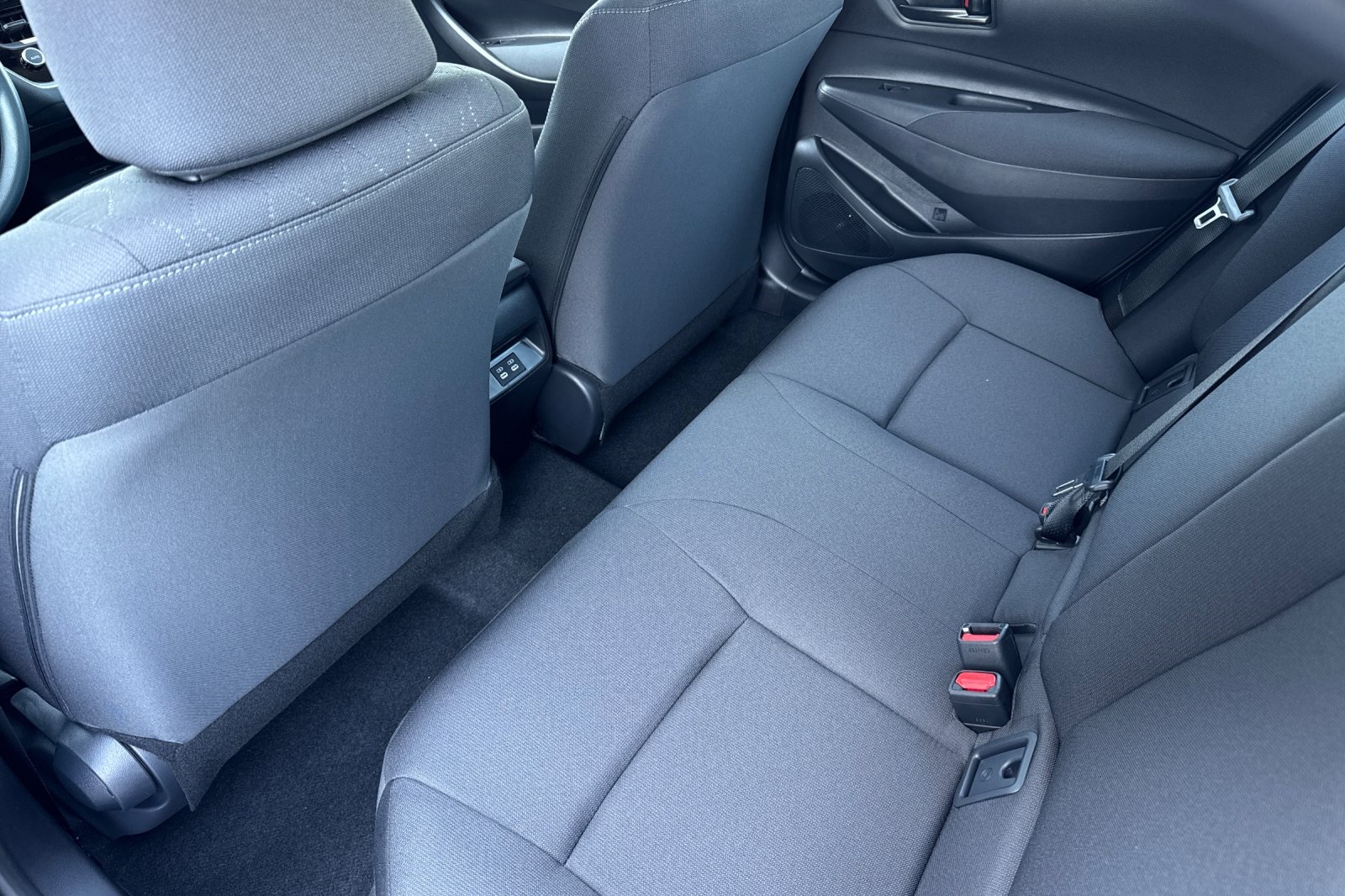 2025 Toyota Corolla LE photo 5