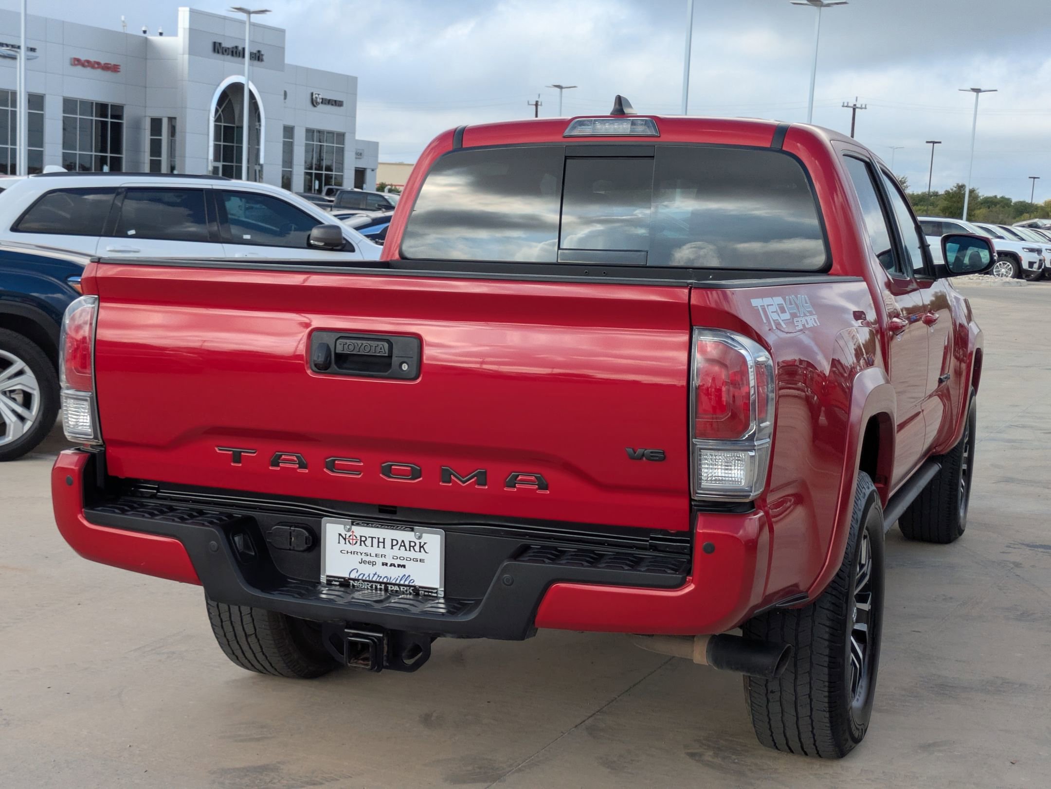 2022 Toyota Tacoma TRD Sport photo 2