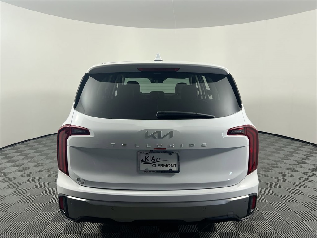 2025 Kia Telluride LX photo 3