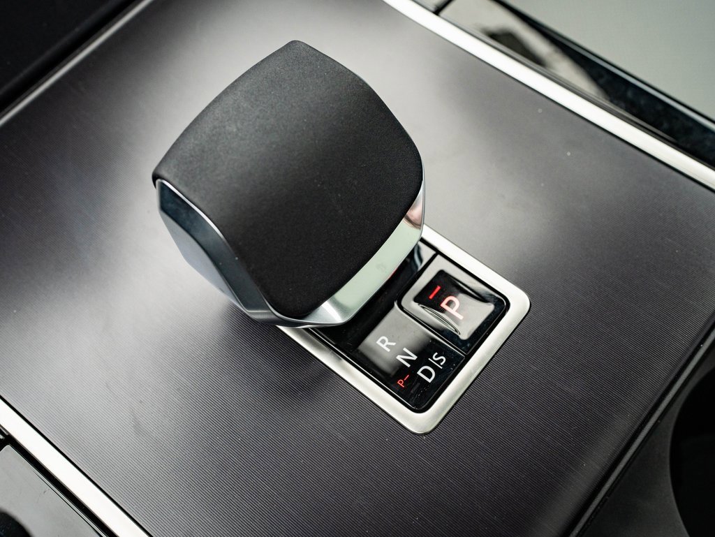 2026 Land Rover Range Rover Velar SE photo 19
