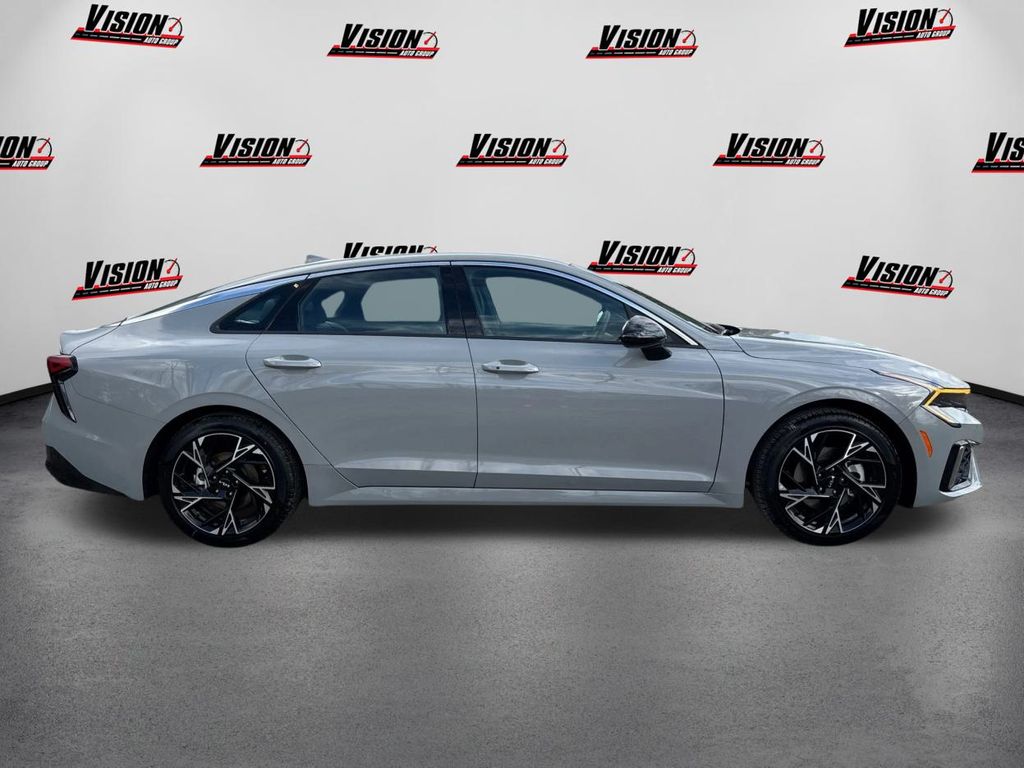 2025 Kia K5 GT-Line photo 4