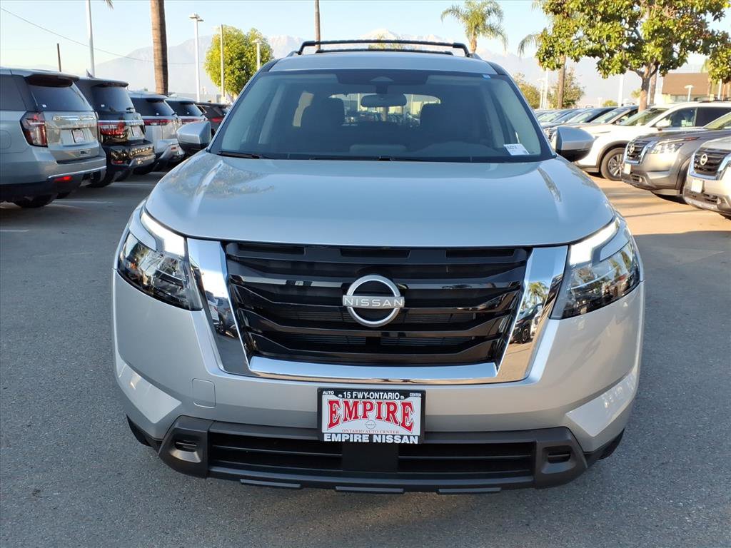 2025 Nissan Pathfinder SV photo 2