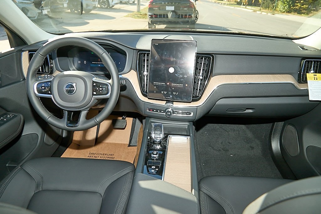 2026 VOLVO XC60 - Image 23