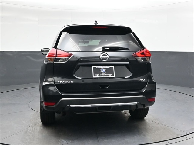 2017 Nissan Rogue SV photo 3