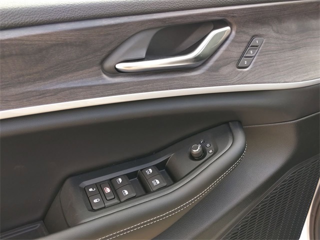 2025 Jeep Grand Cherokee Limited photo 13