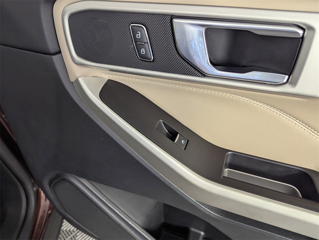 2020 Ford Explorer XLT photo 34