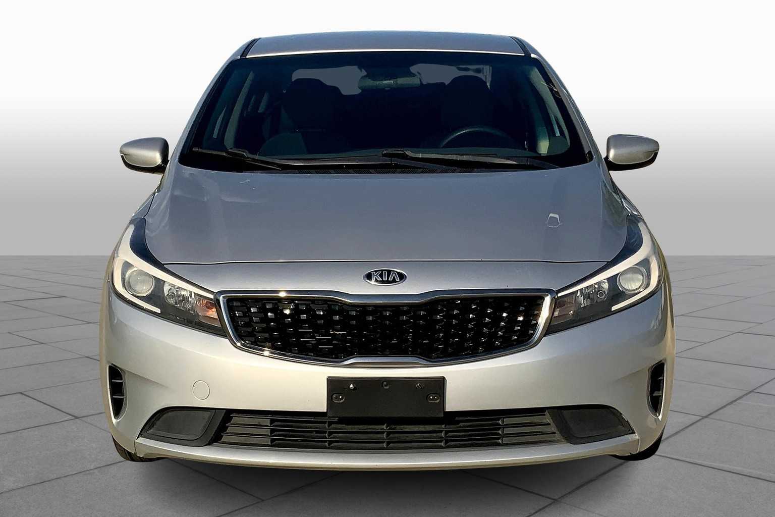 2017 Kia Forte LX Base photo 3