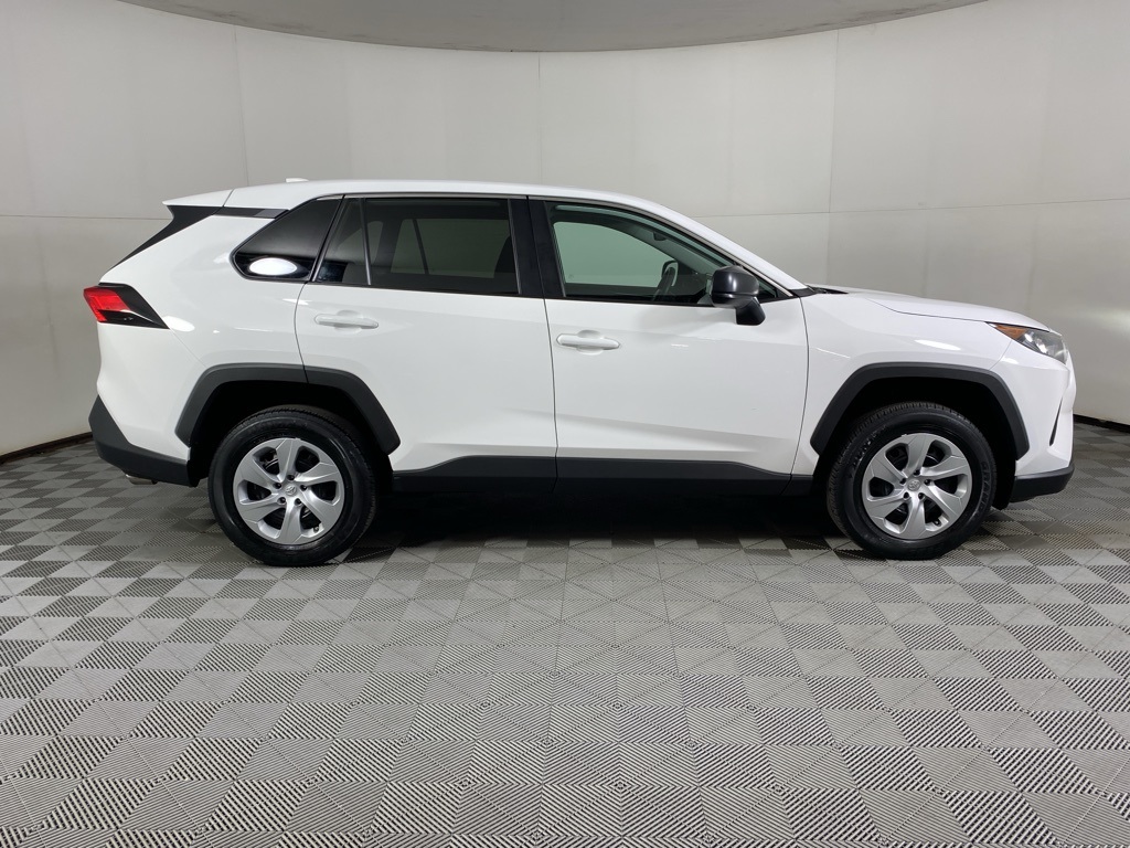 2022 Toyota RAV4 LE photo 20
