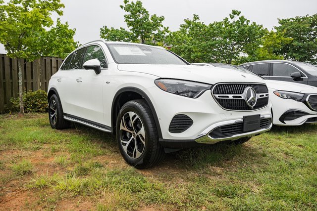 2025 Mercedes-Benz GLC Base's photo