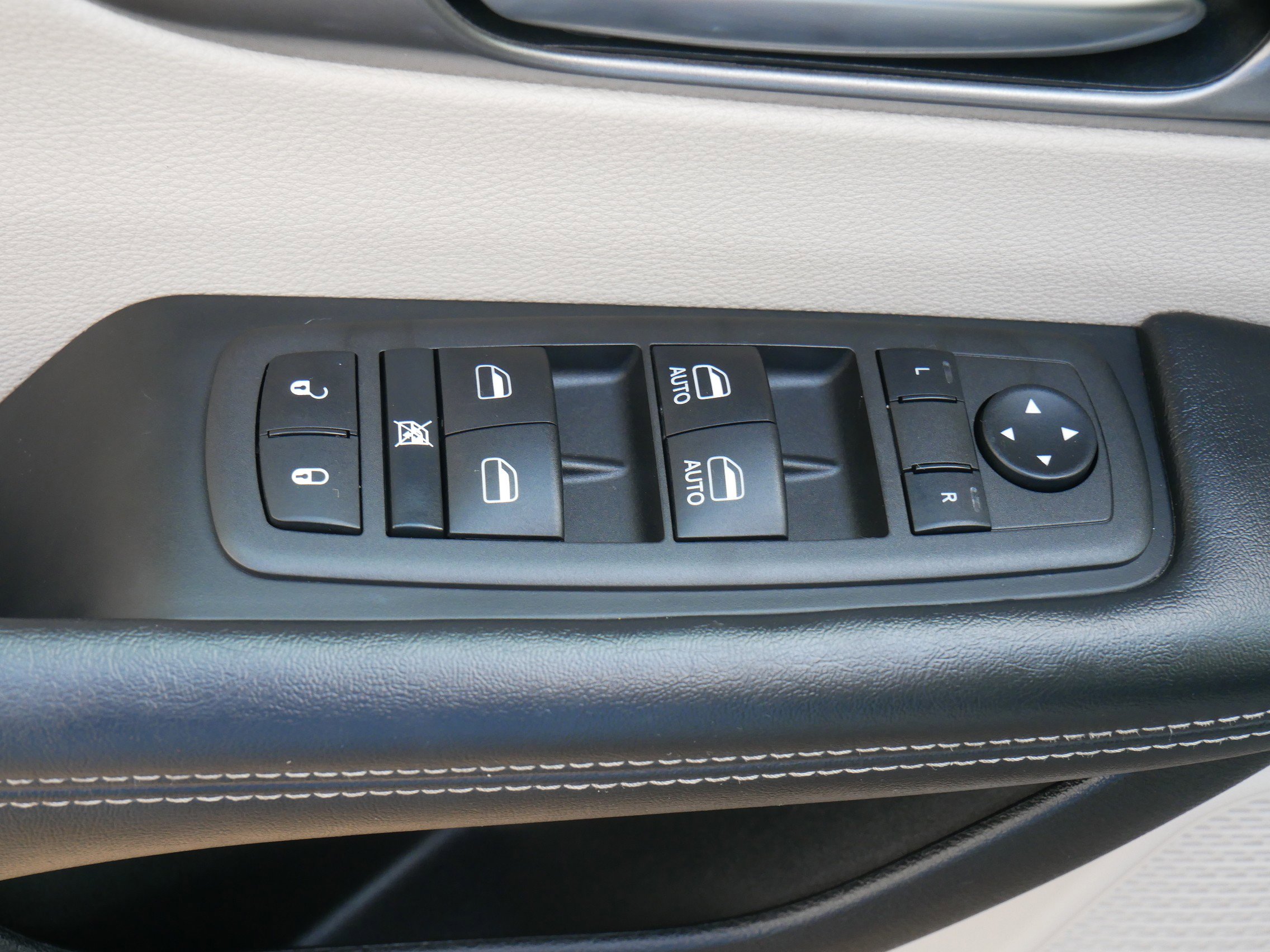 2022 Chrysler Pacifica Touring L photo 17