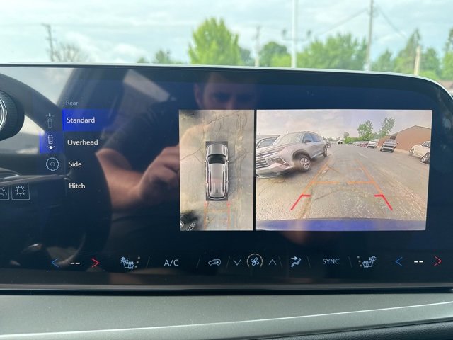 2025 Chevrolet Traverse photo 32