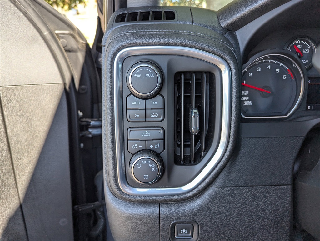 2022 Chevrolet Silverado 1500 LT photo 18