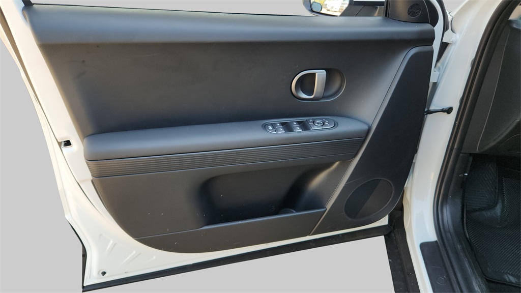 2025 Hyundai Ioniq 5 SE photo 29