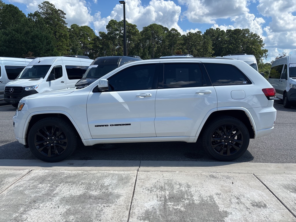2019 Jeep Grand Cherokee Altitude photo 3
