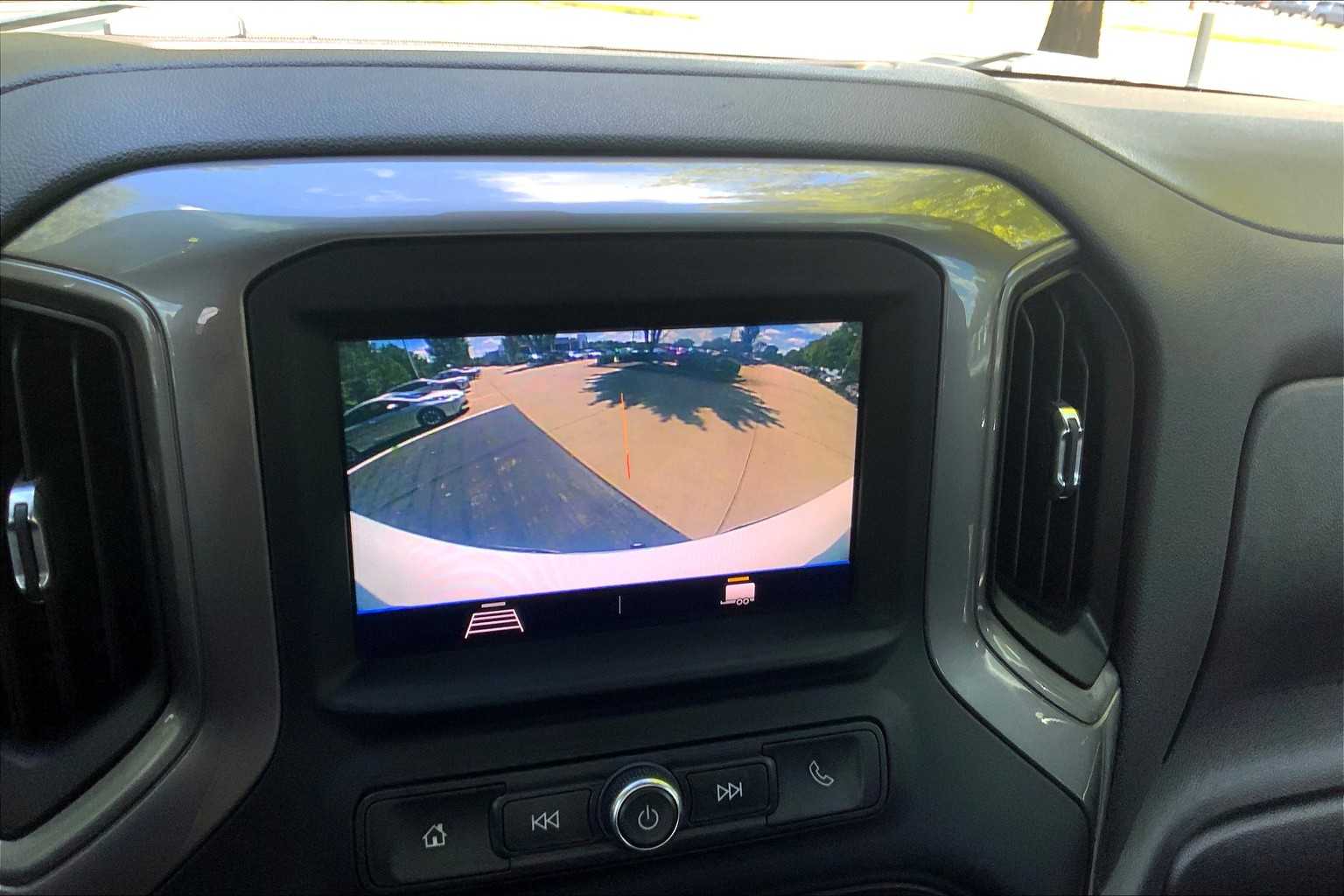 2020 Chevrolet Silverado 1500 Custom photo 26