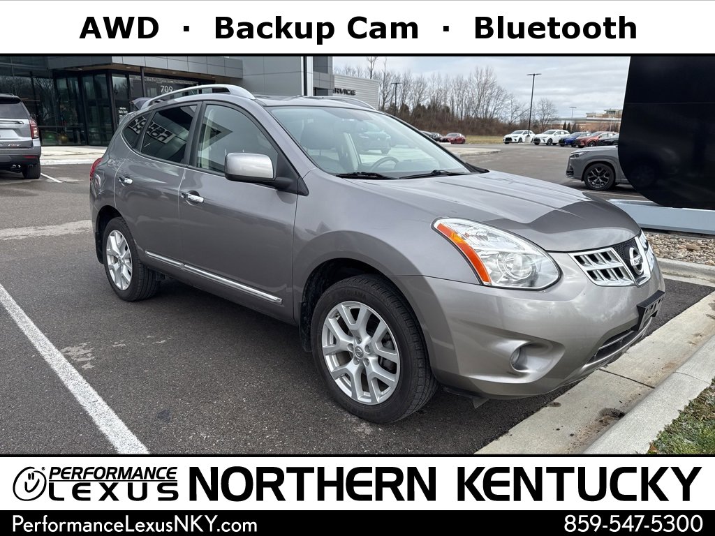 2011 Nissan Rogue SV's photo