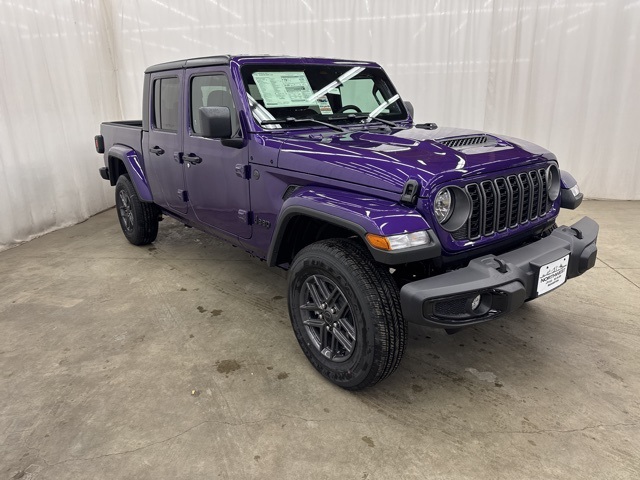 2026 Jeep Gladiator Sport S's photo