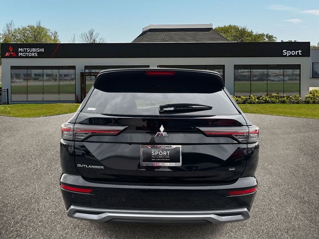 2025 Mitsubishi Outlander SE photo 4