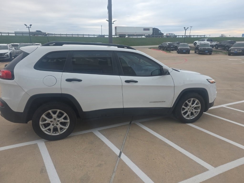 2017 Jeep Cherokee Sport's photo