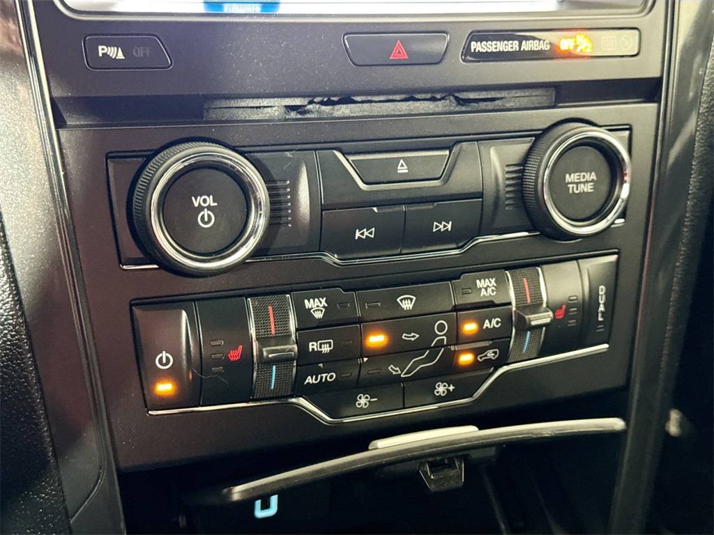 2017 Ford Explorer XLT photo 36