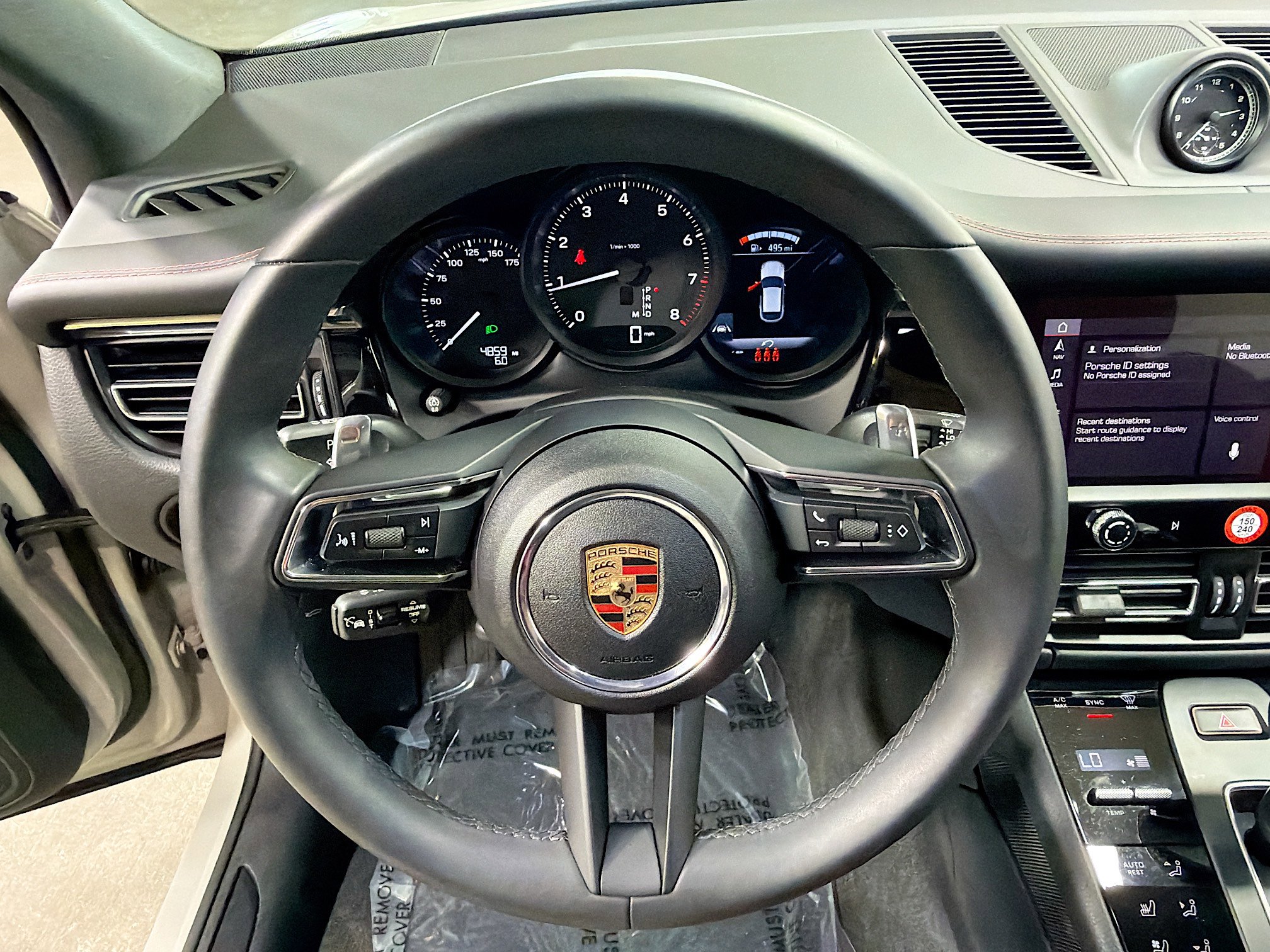 2025 Porsche Macan T photo 2