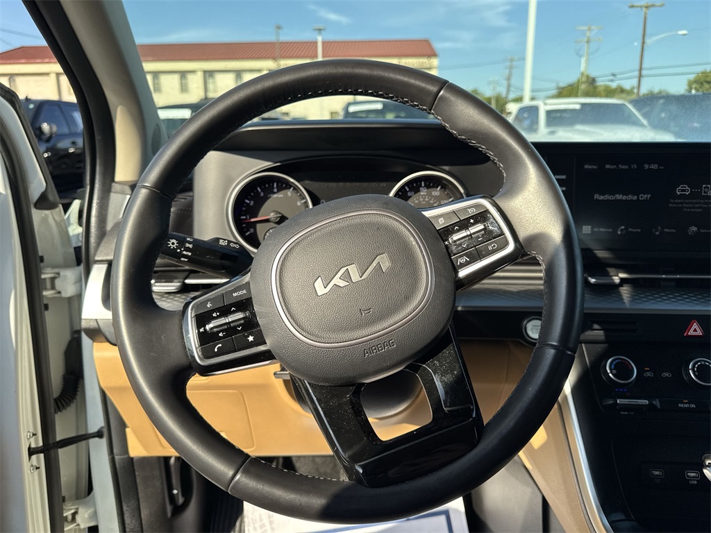 2024 Kia Carnival LX photo 19