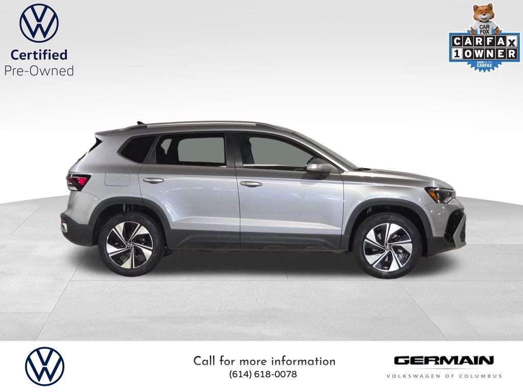 2025 Volkswagen Taos SE photo 4