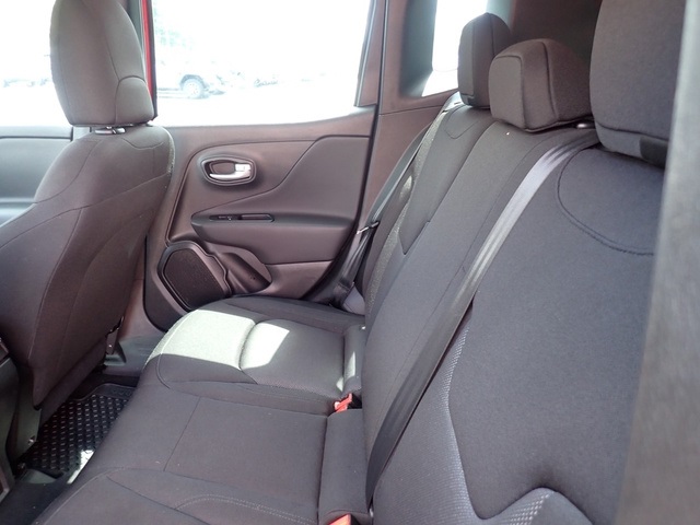 2023 Jeep Renegade Latitude Upland photo 12