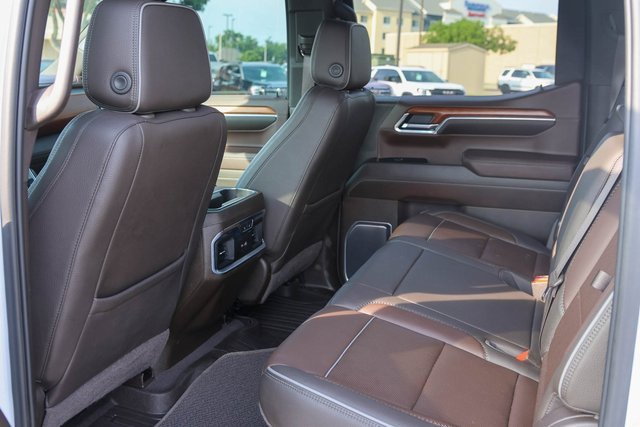 Used 2022 White Frost Tricoat GMC Denali image 18